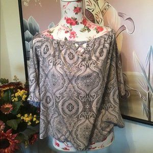 🎆5 FOR $25 Paisley drapey top NAÏF